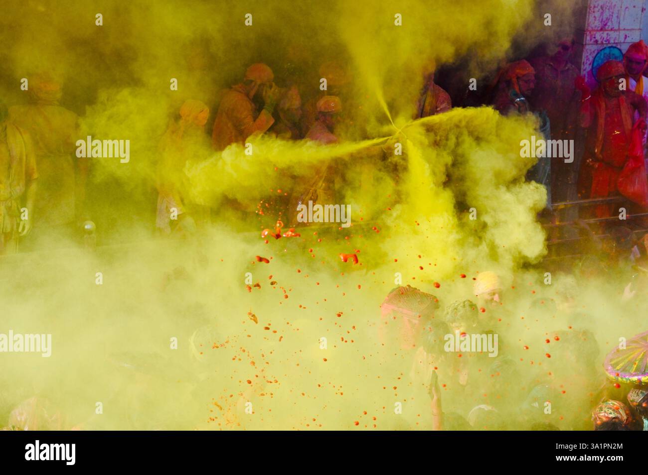 holi celebration in mathura 2025
