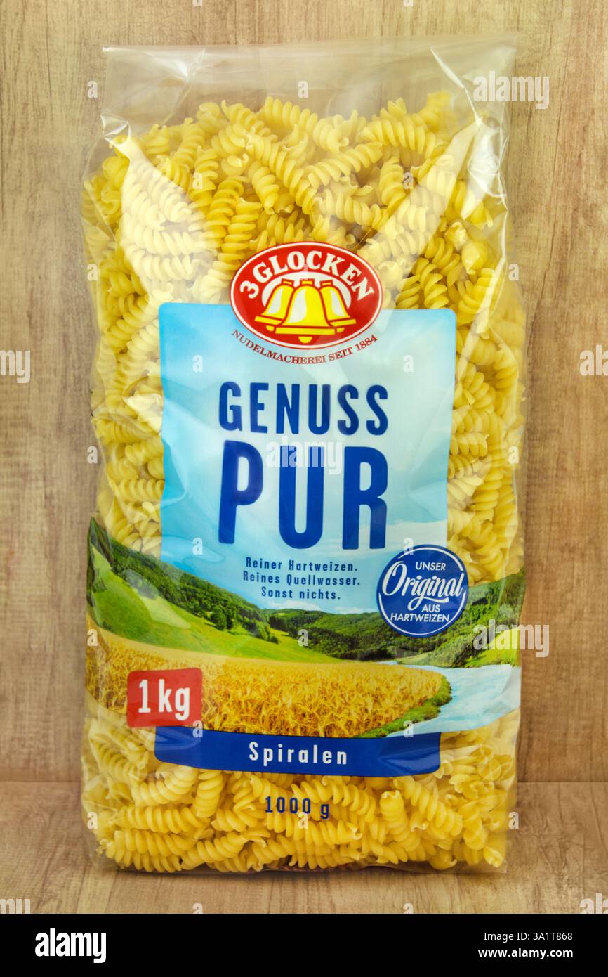 Nudeln Spiralen Genuss Pur  3 Glocken 1000 g Stock Photo