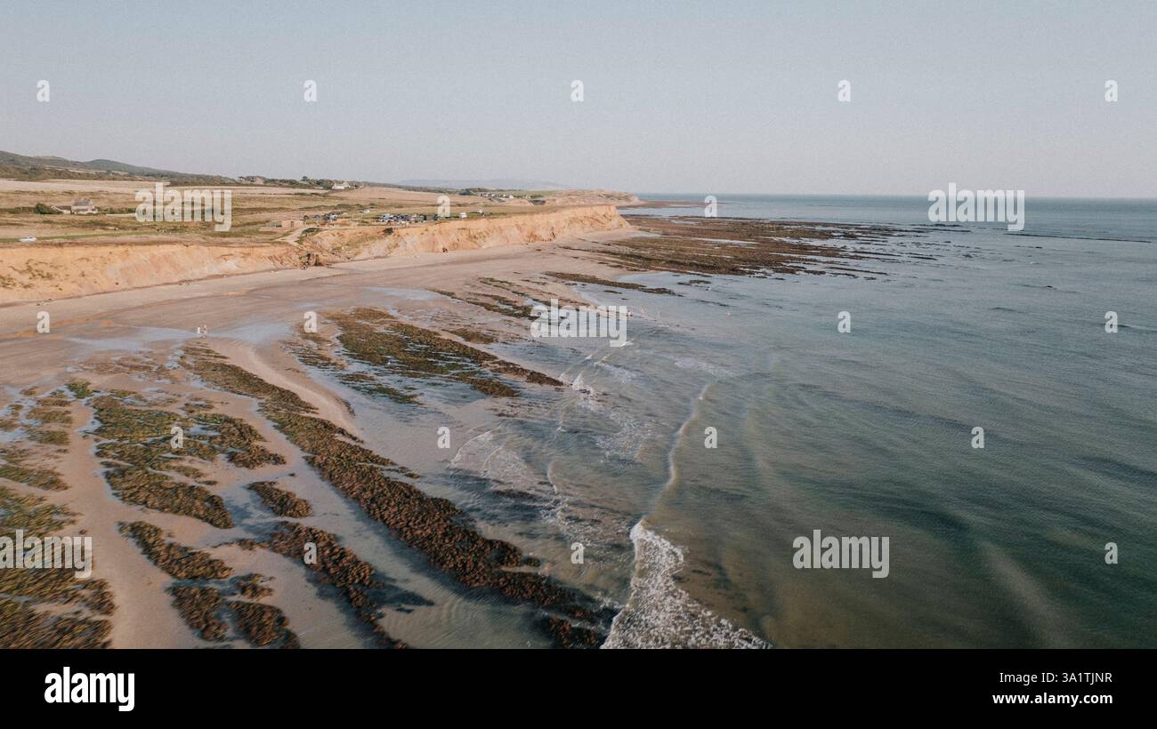 Very low tide at Compton beach on an August summers day Stock Photo Alamy