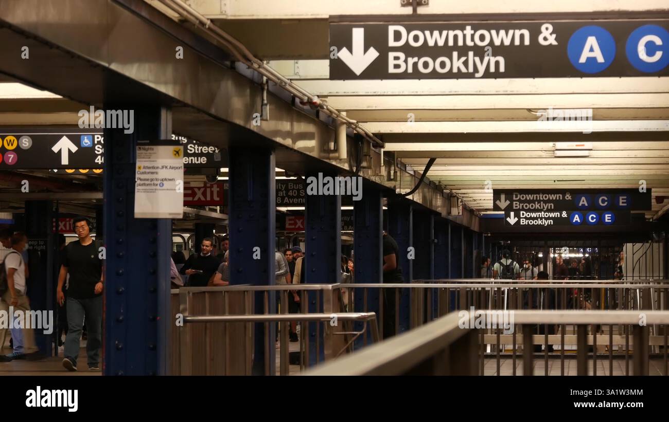 Transfer Metro New York City, United States - 31 Aug 2023: Manhattan subway station ...