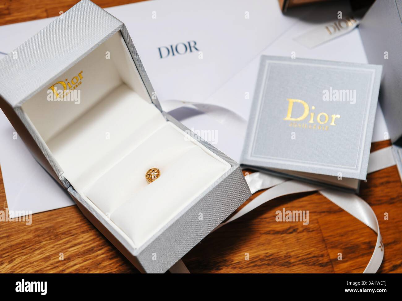 Dior box hi-res stock photography and images - Alamy