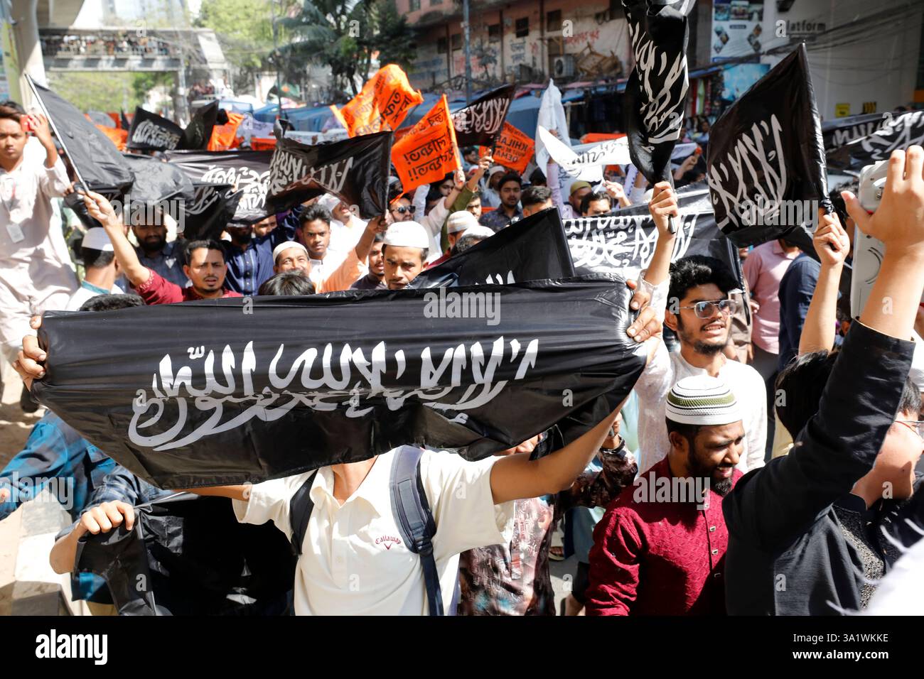 dhaka-bangladesh-march-07-2025-policemen-attempt-to-disperse-hizb