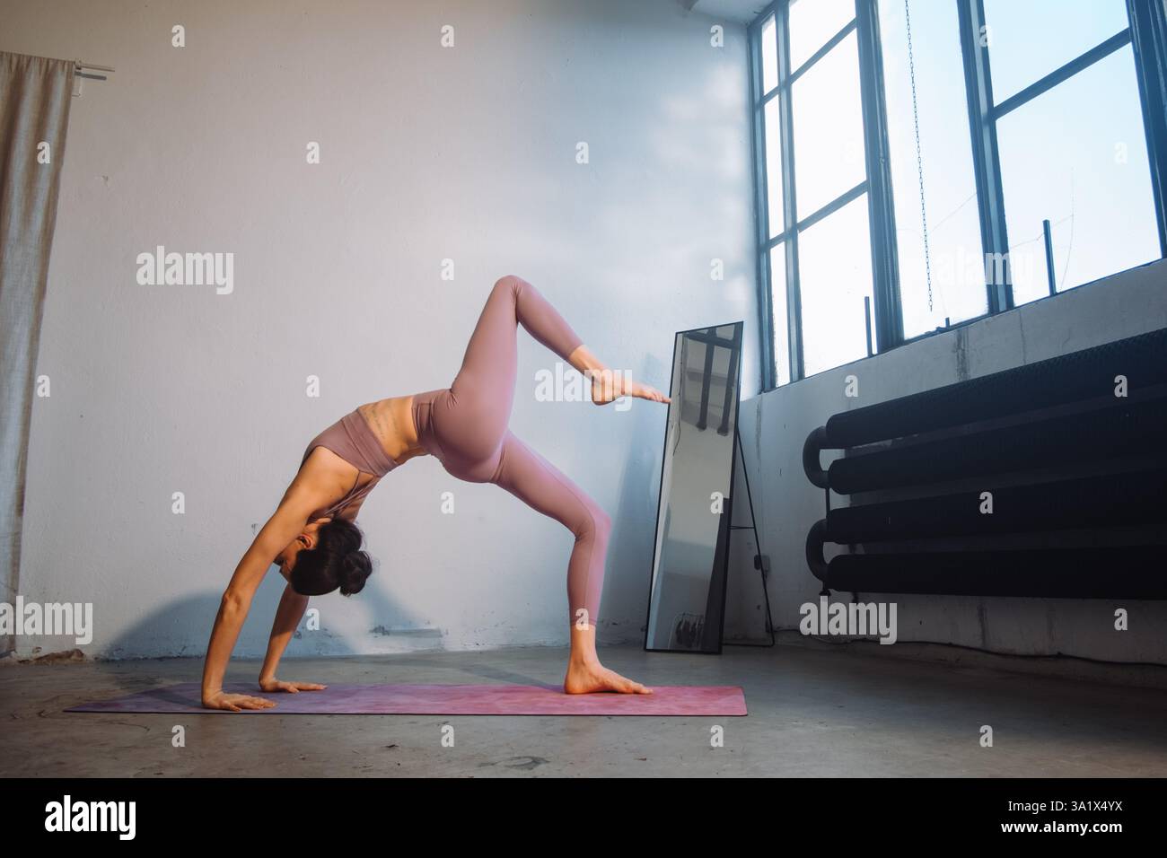 Dynamic Body Posture Dynamic posture hi-res stock photography and images - Alamy