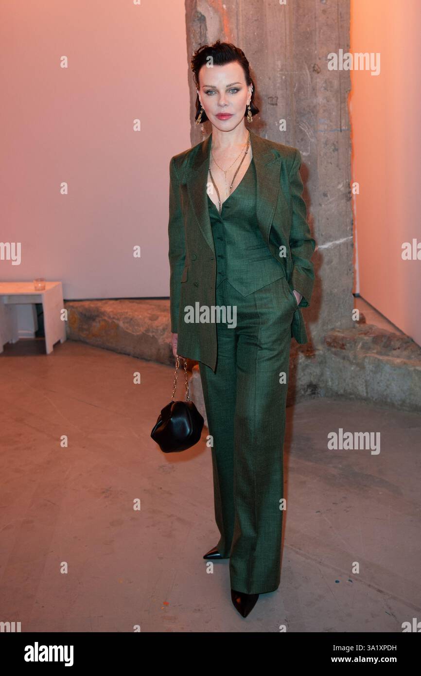 Paris France 10th Mar 2025 Debi Mazar Attending The Gabriela Hearst Paris France 10th Mar 2025 Debi Mazar Attending The Gabriela Hearst Womenswear Fallwinter 2025 2026 Show As Part Of Paris Fashion Week In Paris France On March 10 2025 Photo By Aurore Credit Abaca Pressalamy Live News 3A1XPDH