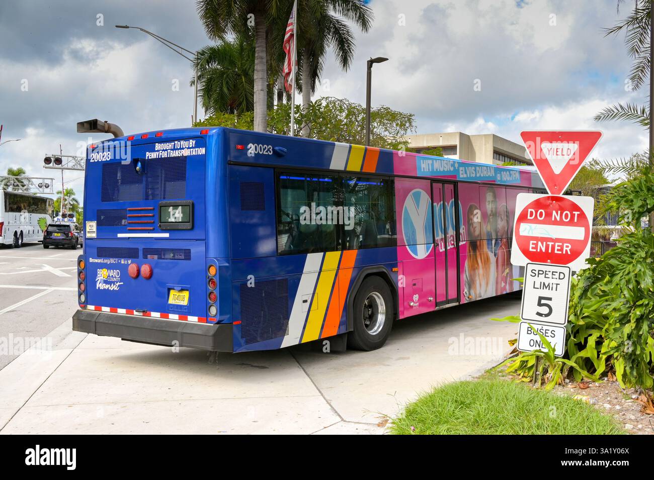 Usa public bus transportation hi-res stock photography and images