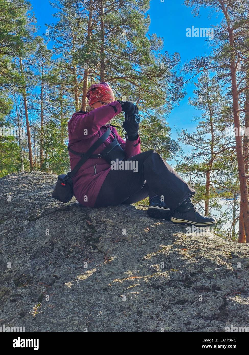 Beautiful girl sitting on rock hi-res stock photography and images - Alamy
