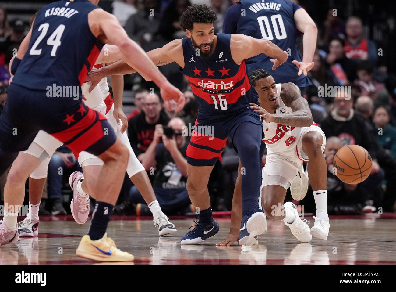 Washington Wizards forward Anthony Gill (16) and Toronto Raptors guard ...