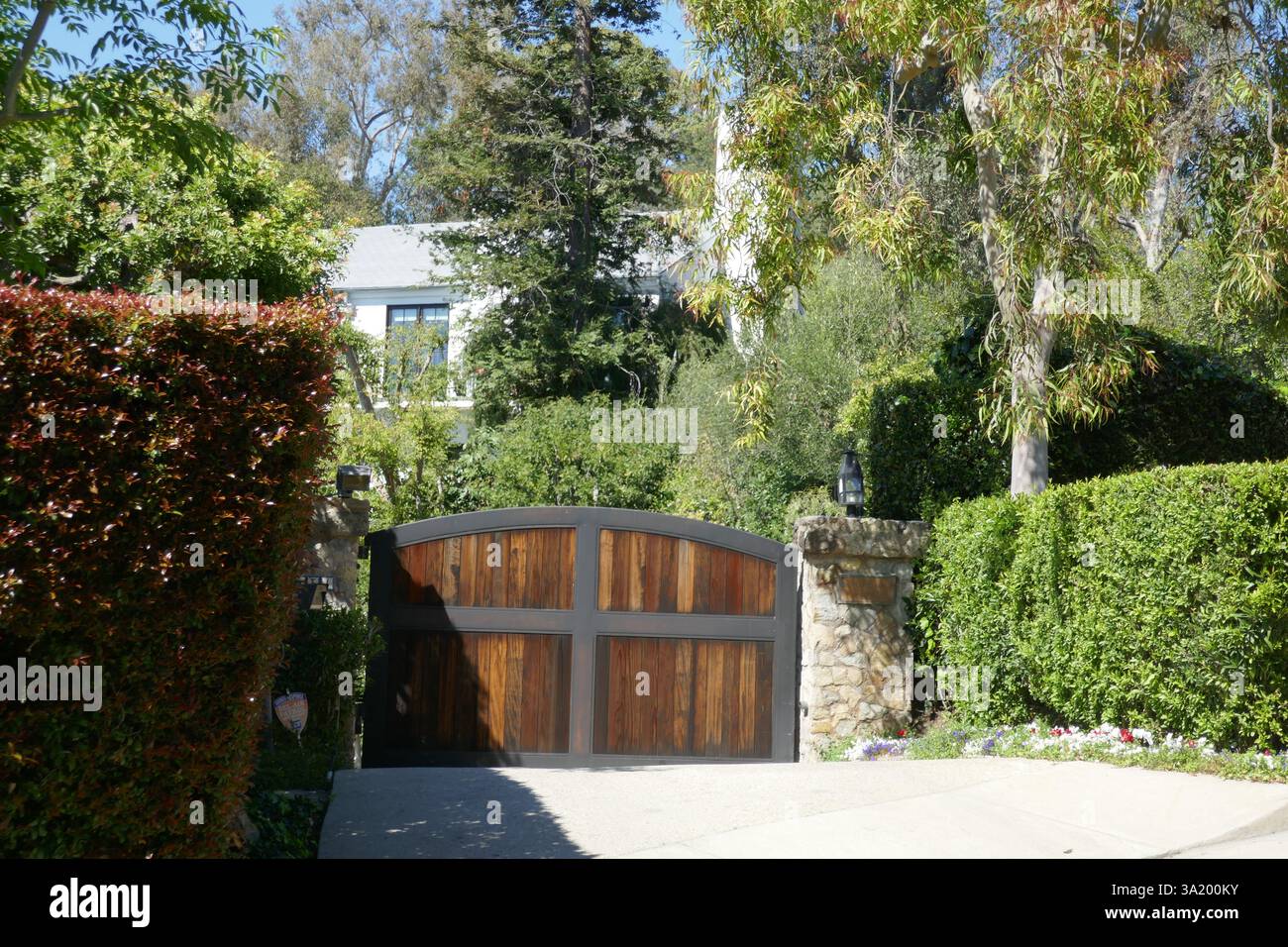 Feast Your Eyes Upon This Outrageous Car-Themed Mansion for Sale in North  Texas – Texas Monthly, image size:1300x956