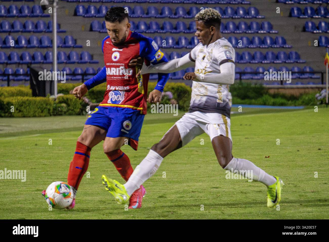 Deportivo Pasto's Israel Alba (L) and Llaneros F.C's Freddy Espinal (R ...
