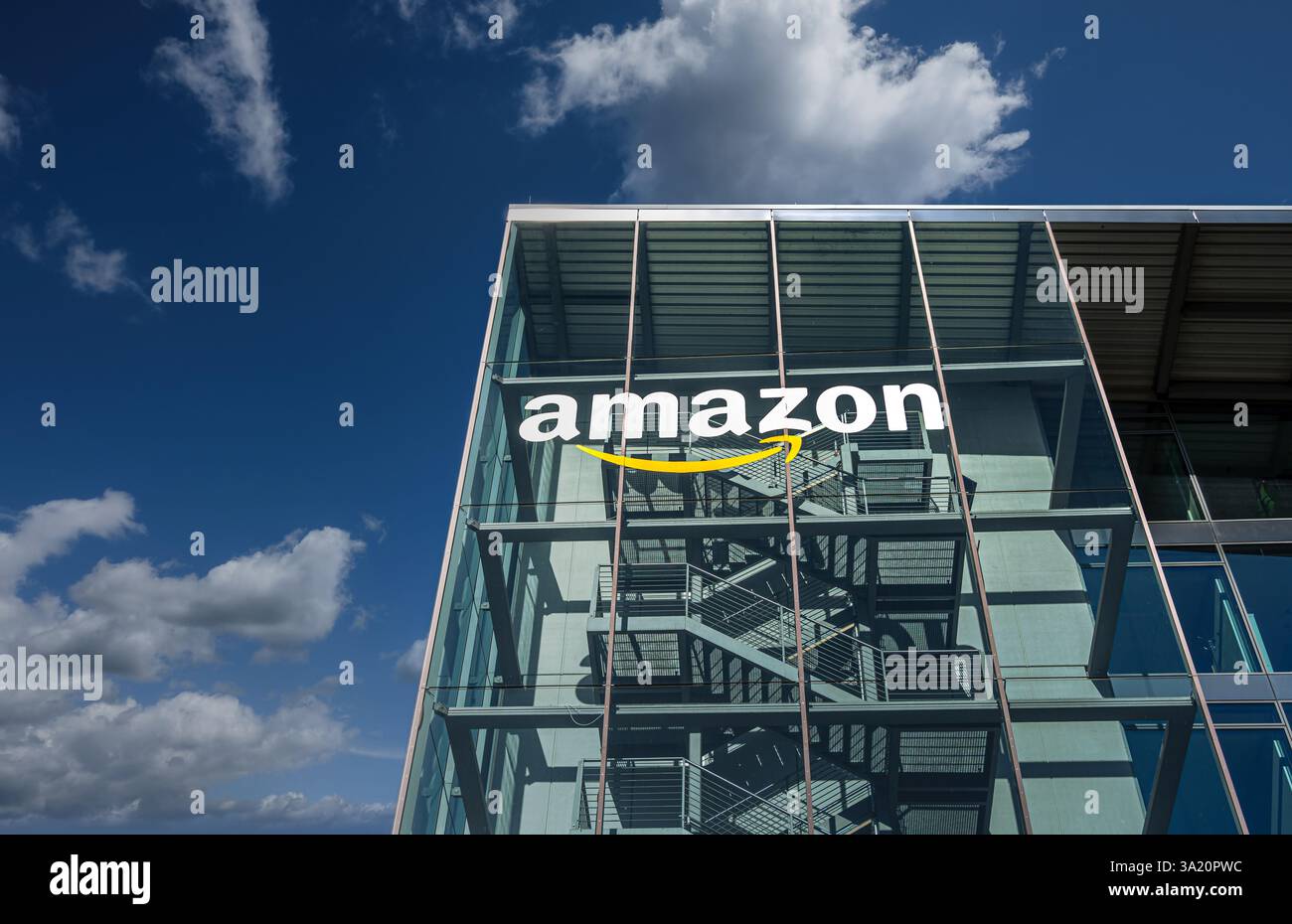 Amazon company office building Stock Photo - Alamy