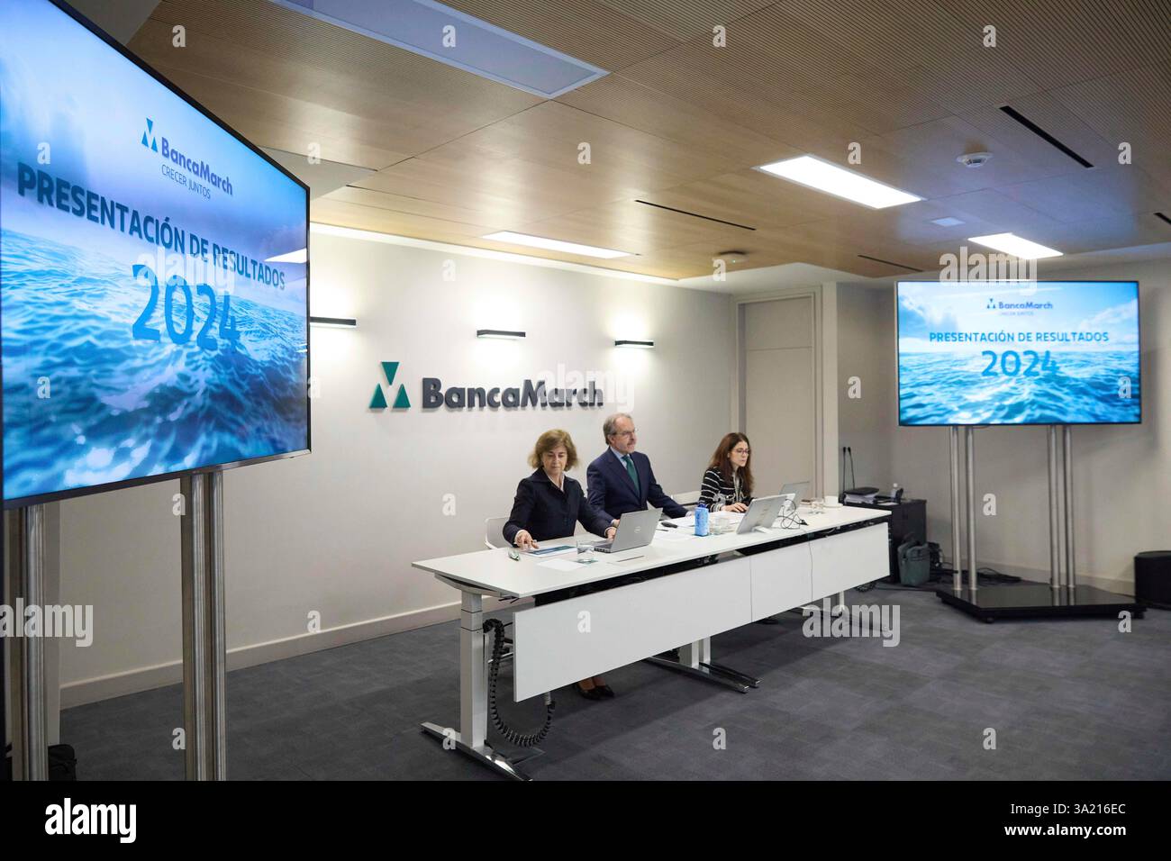 Banca March CEO José Luis Acea and CFO María Mollá (r) during the ...