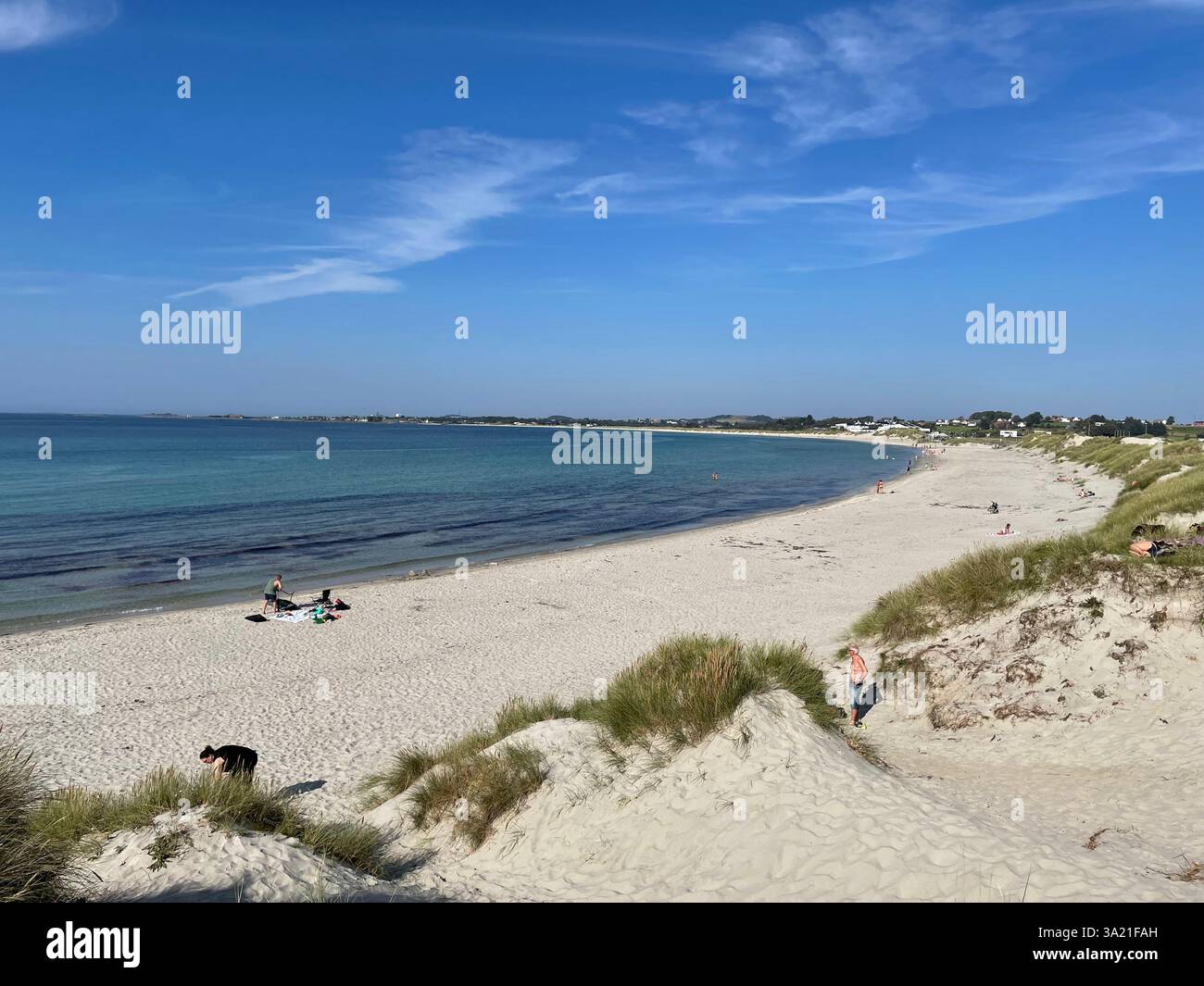 Sunny beach scene hi-res stock photography and images - Alamy