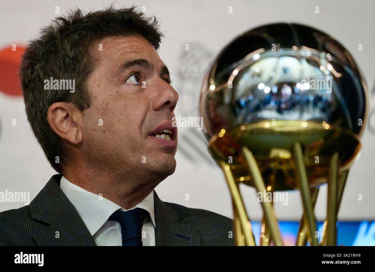 The president of the Generalitat, Carlos Mazón, before appearing in the