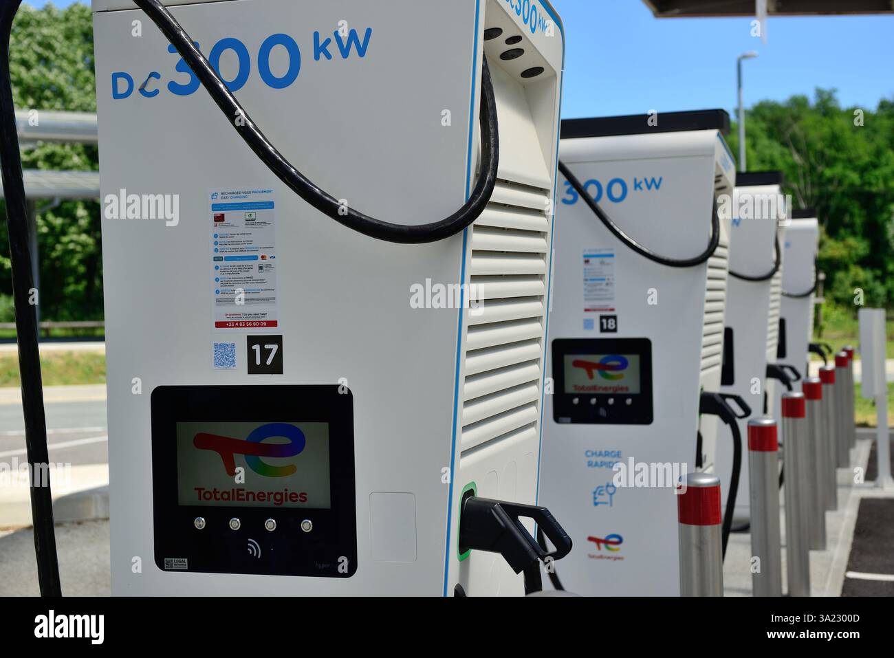 A62, TotalEnergies charging station for electric vehicles on the A62 freeway, Agen Porte d'Aquitaine service area Stock Photo