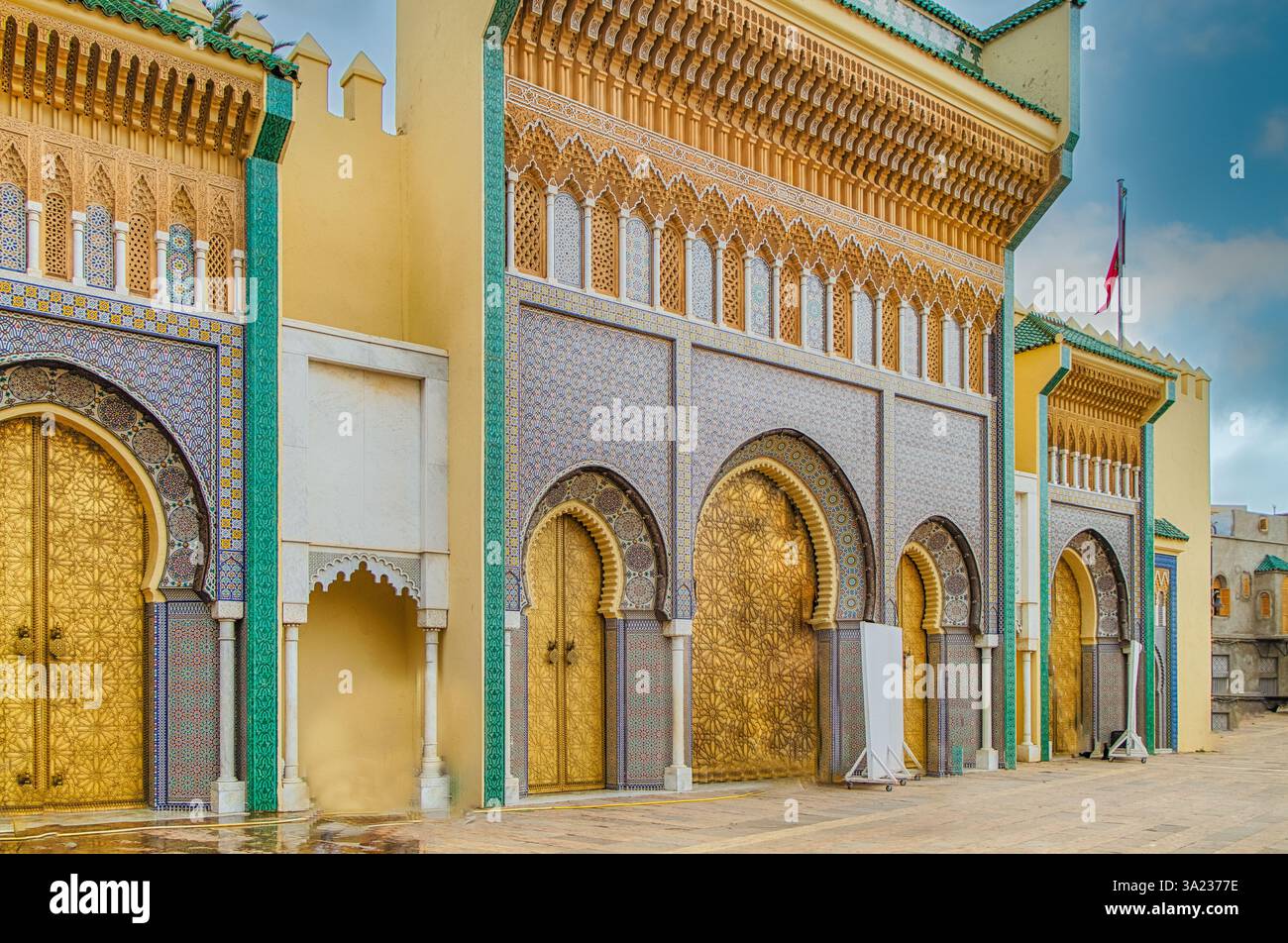 golden-doors-of-the-royal-palace-dar-el-makhzen-in-fes-morocco