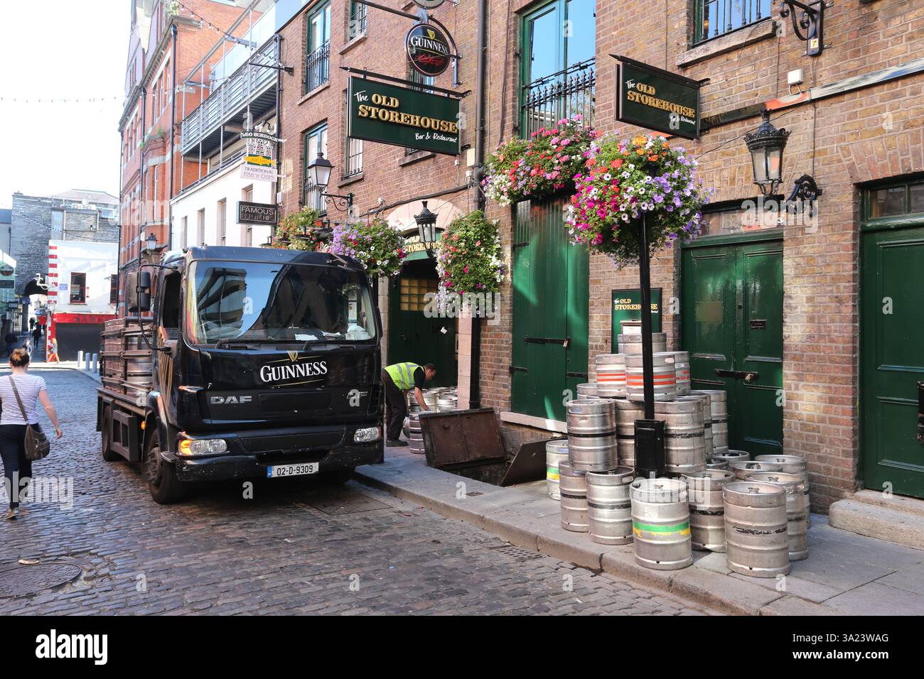 Guinness Beer Kegs Delivery Temple Hi res Stock Photography And Images guinness-beer-kegs-delivery-temple-hi-res-stock-photography-and-images