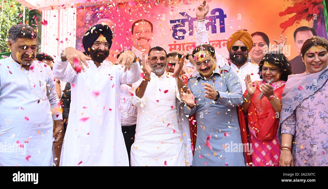 holi celebration in delhi