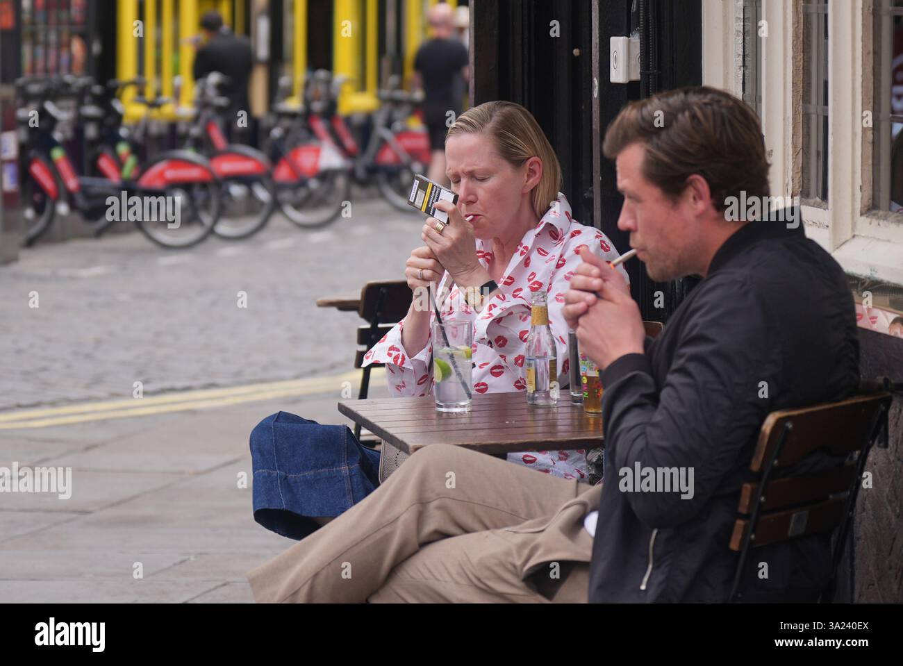 maurizio sarri eating cigarette New Juve coach Sarri smokes 80 cigarettes a day