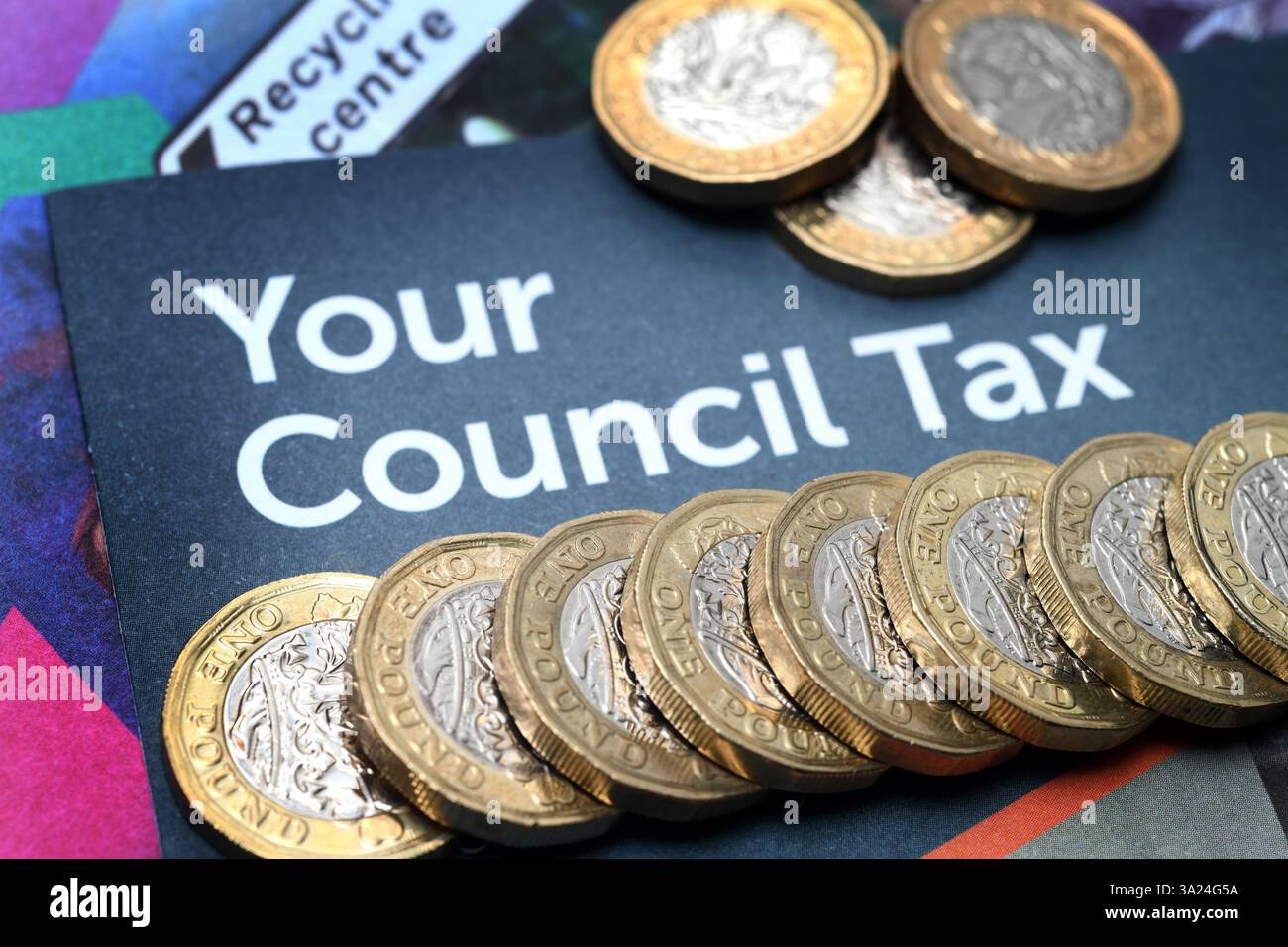 COUNCIL TAX LITERATURE WITH ONE POUND COINS RE COST OF LIVING CRISIS COUNCILS CHARGES SERVICES ETC UK Stock Photo