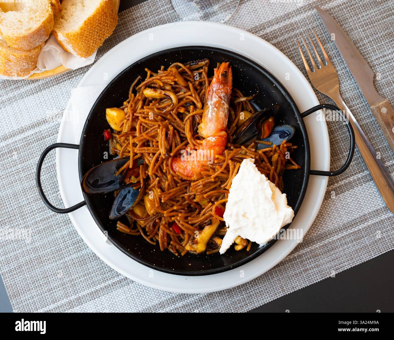 spanish-seafood-fideua-noodle-paella-with-aioli-stock-photo-alamy