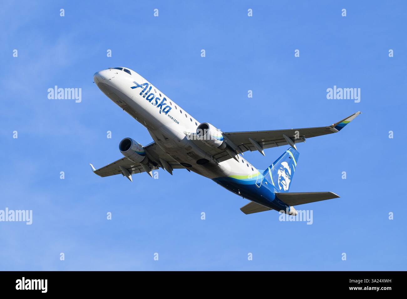 Alaska airlines embraer 175 hi-res stock photography and images