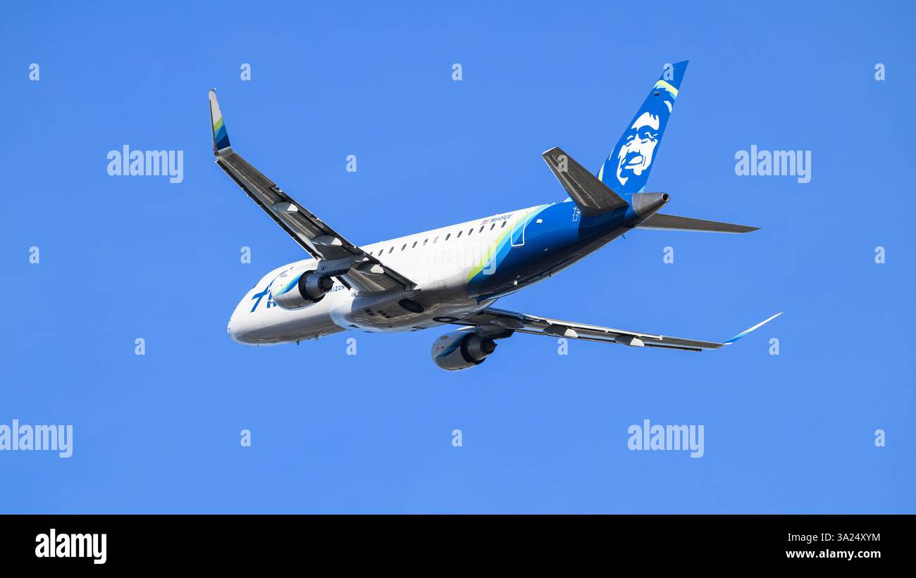 Embraer 175 hi-res stock photography and images - Alamy