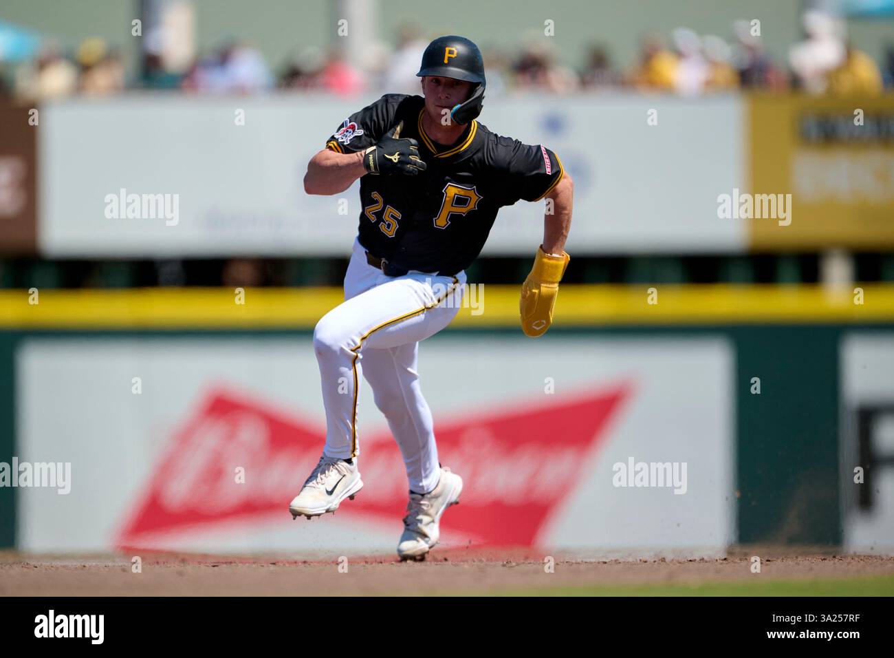 Pittsburgh Pirates Billy Cook (25) running the bases during an MLB ...