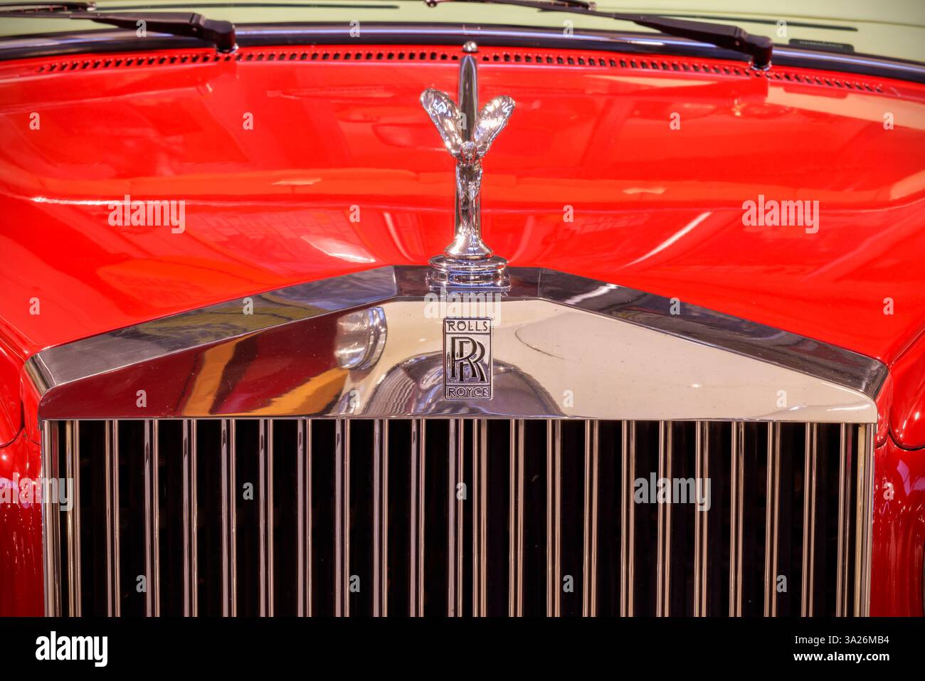 Red rolls royce hi-res stock photography and images - Alamy