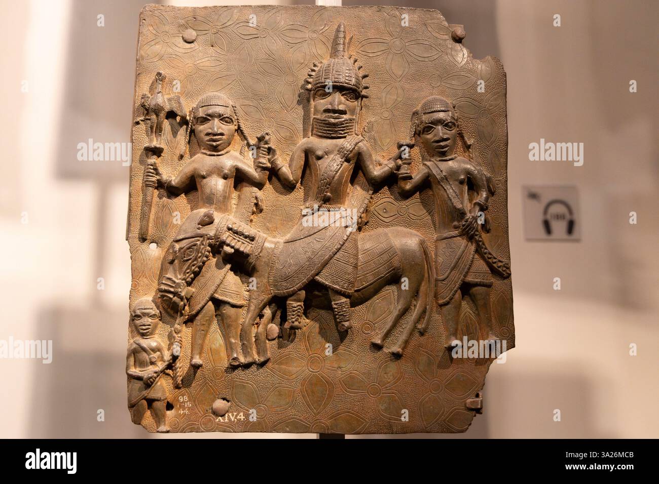 Beninbronzen im britischen Museum. 01.11.2021, EU, GBR, England, London, London: das britische Museum. Raubkunstausstellung der Beninbronzen aus Nigeria. EU, GBR, England, London, London: the British Museum. Looted art exhibition of Benin bronzes from Nigeria. Stock Photo