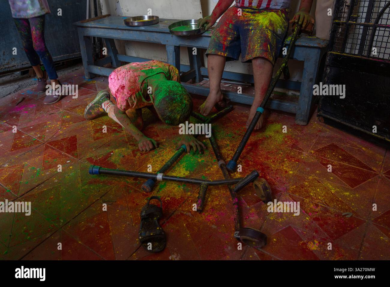 images of holi festival in mumbai