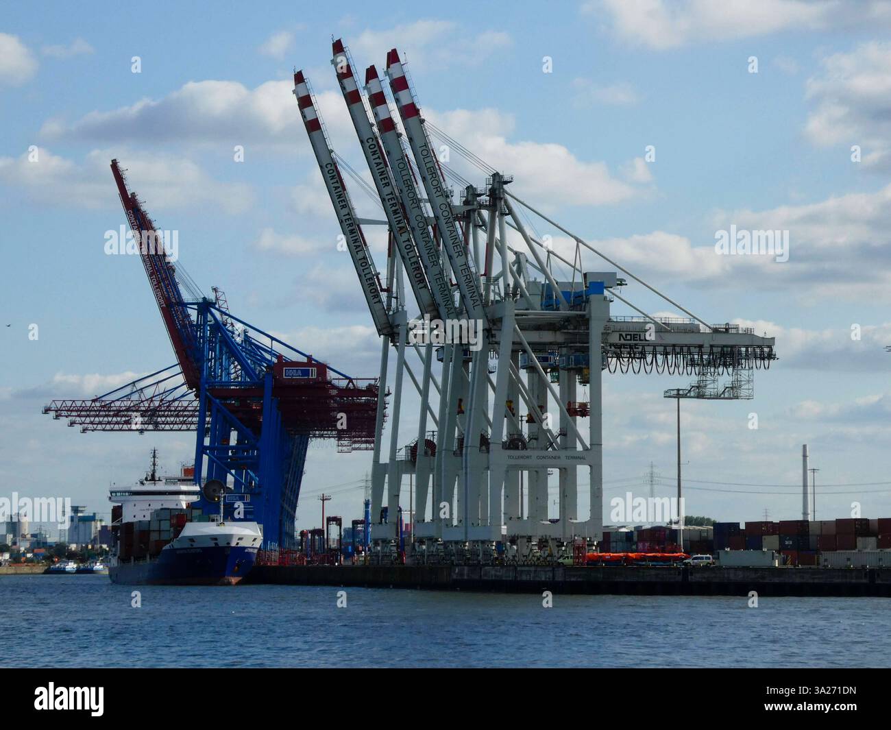 Krahn Krahne Elbe Tag Wolken blauer Himmel Hamburger Hafen am ...