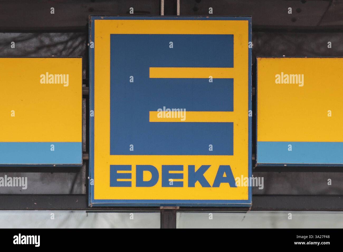 Edeka Discounter logo, querformat, *** Edeka Discounter logo, landscape ...