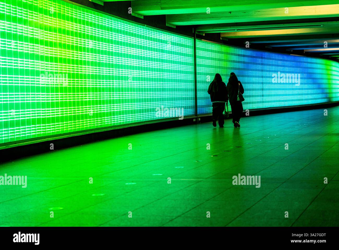 Passage unter dem Essener Hauptbahnhof, verbindet Eingänge zur Stadt ...