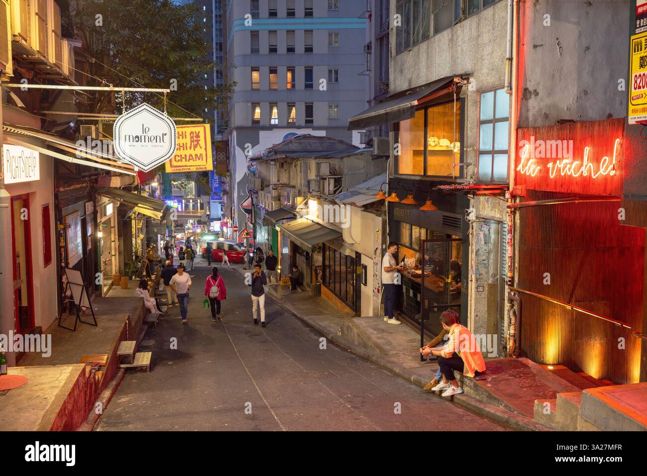 Bars and restaurants on Peel Street at dusk, Central, Hong Kong Island ...