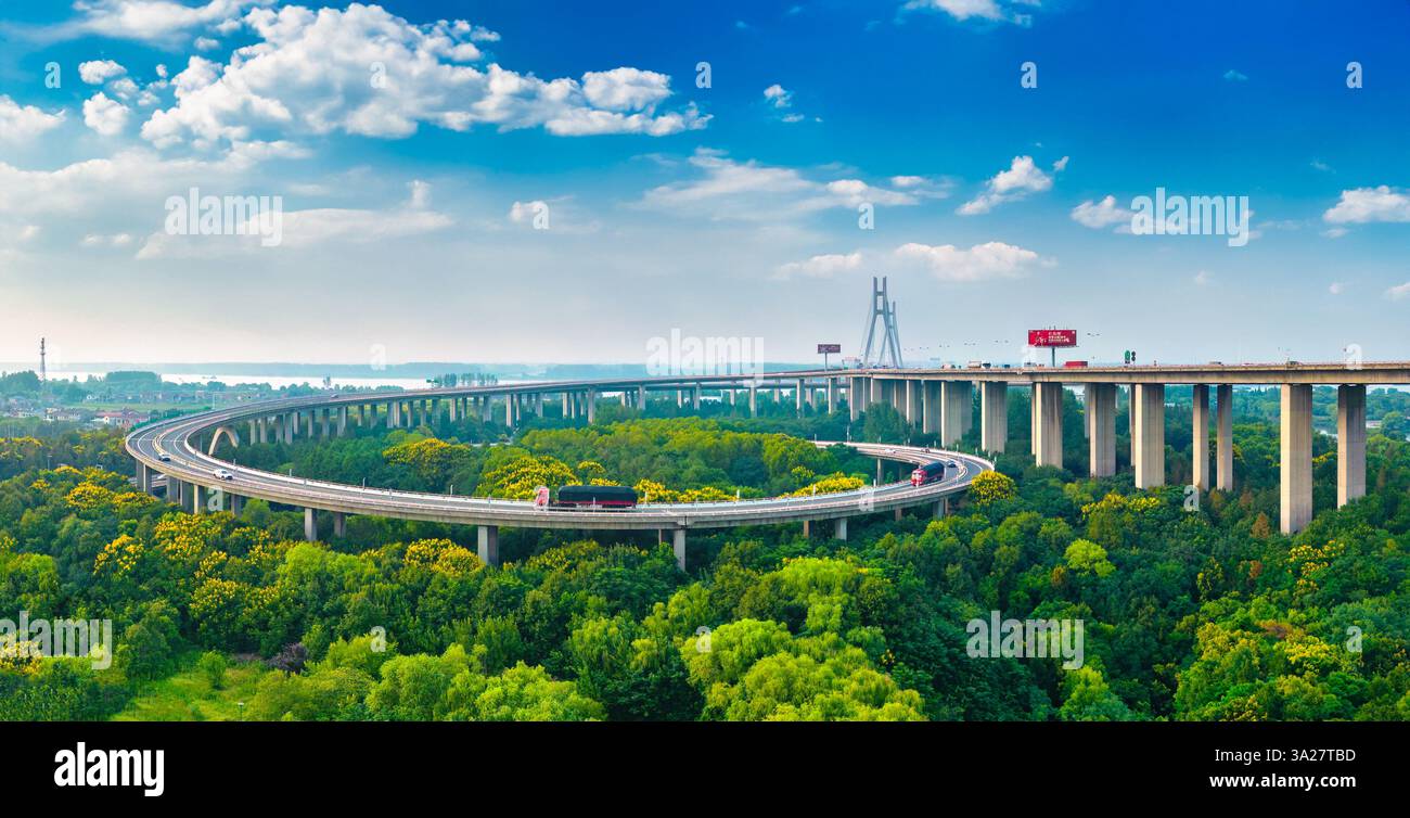 Runyang yangtze river highway bridge hi-res stock photography and ...