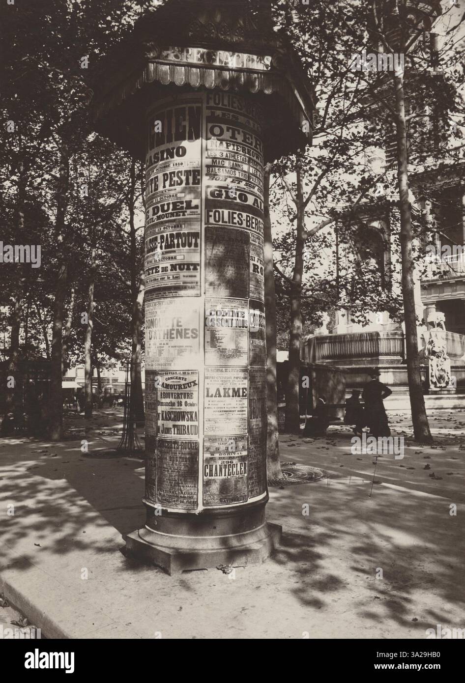 Advertising column colonne morris hi-res stock photography and images ...