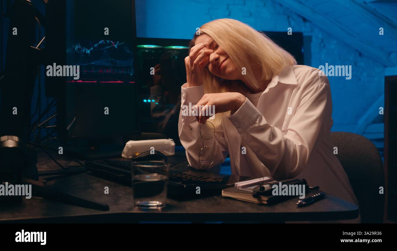 Bitcoin girl hi-res stock photography and images - Page 8 - Alamy