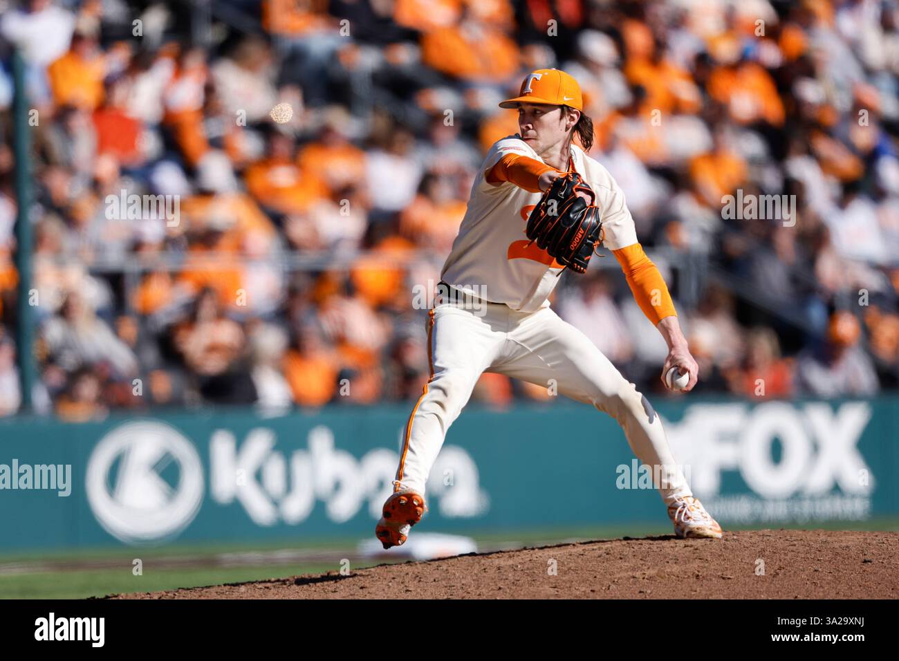 Tennessee Volunteers relief pitcher Brayden Sharp (46) in action ...