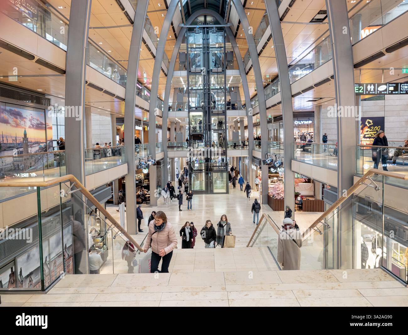 23 January 2025, Hamburg View of the Europa Passage shopping center on Ballindamm. Photo