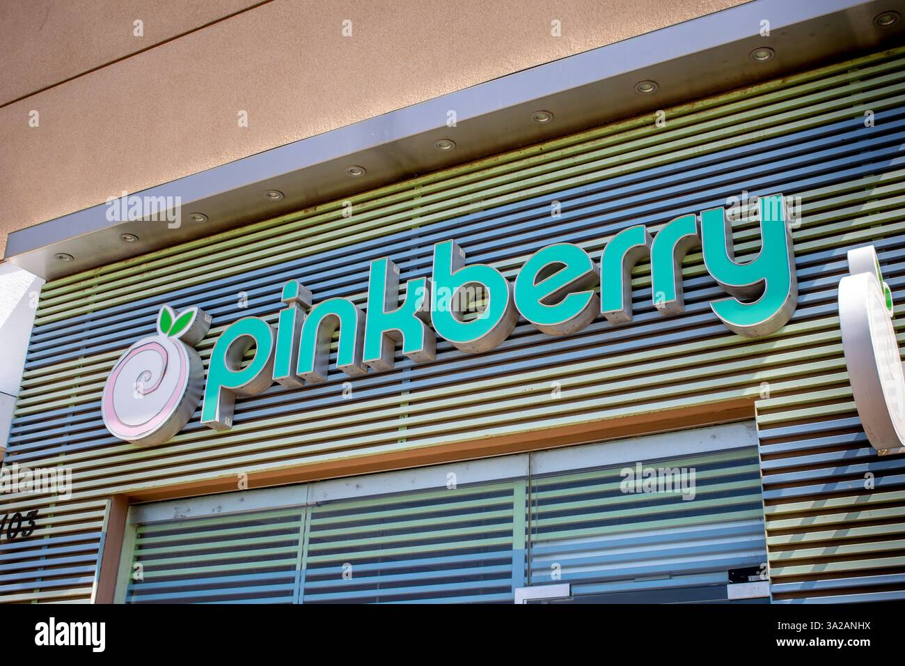 Pinkberry logo hi-res stock photography and images - Alamy