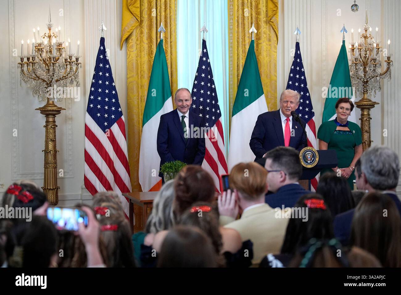 how do irish celebrate st paddys day