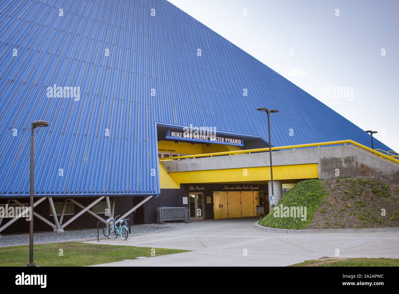 Walter pyramid long beach state hi-res stock photography and images - Alamy