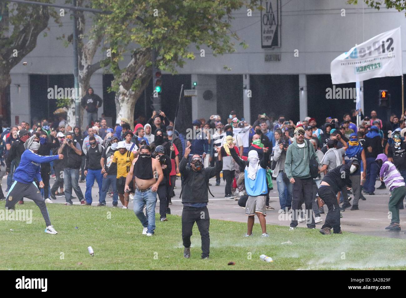 Argentina. 12th Mar, 2025. Buenos Aires, 12.03.2025: Protesters and ...