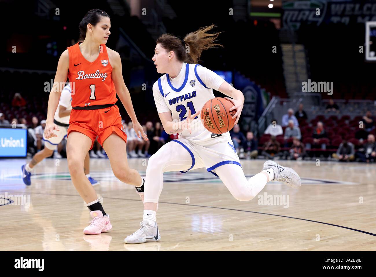 CLEVELAND, OH MARCH 12 Buffalo Bulls guard Terah Harness (21) is defended by Bowling Green