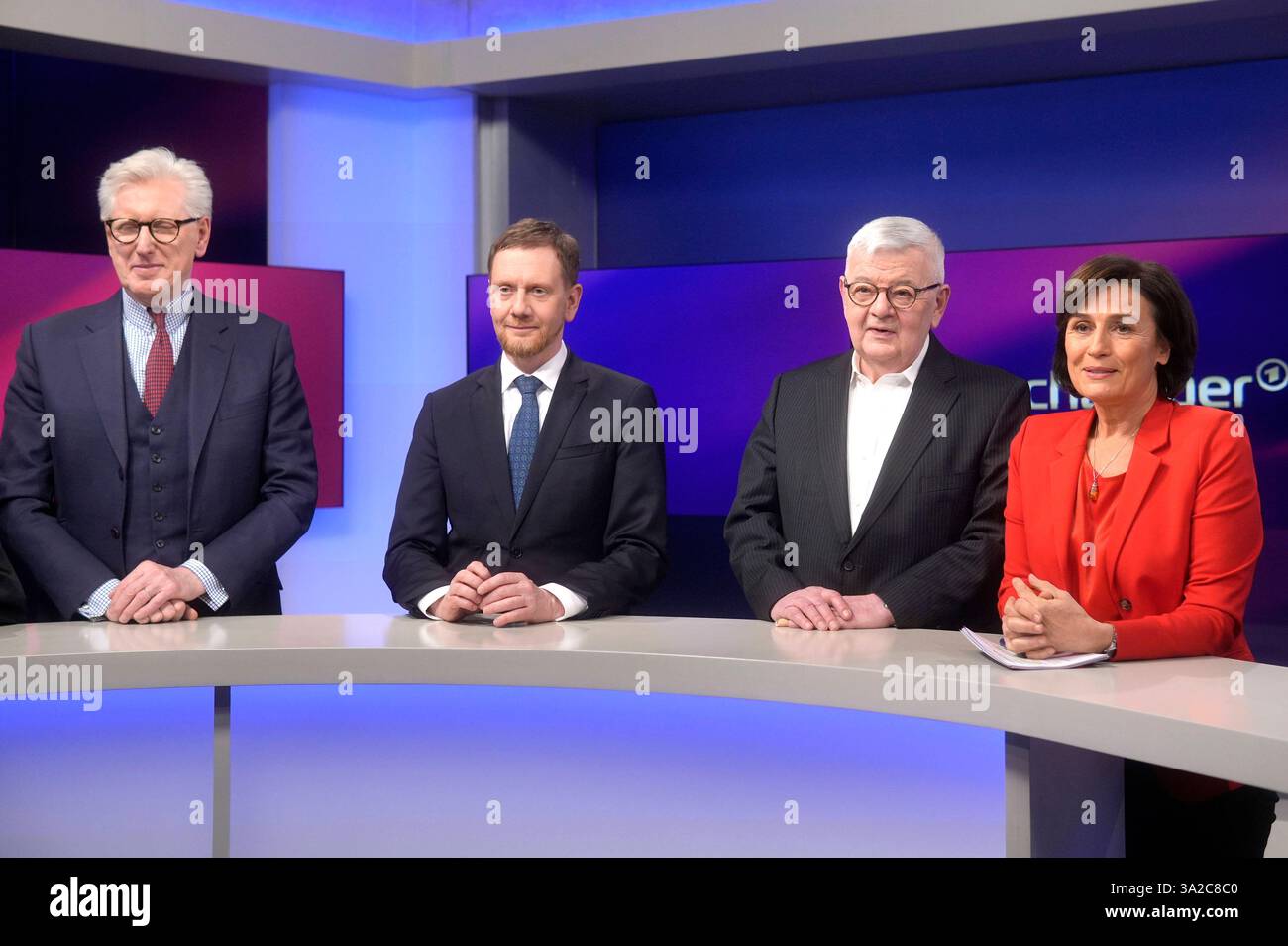 Theo Koll, Michael Kretschmer, Joschka Fischer und Sandra Maischberger in der ARDTalkshow