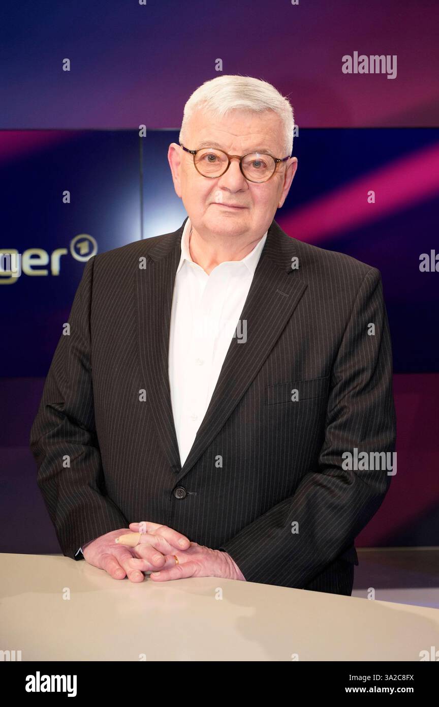 Joschka Fischer in der ARD-Talkshow maischberger im Studio Berlin ...
