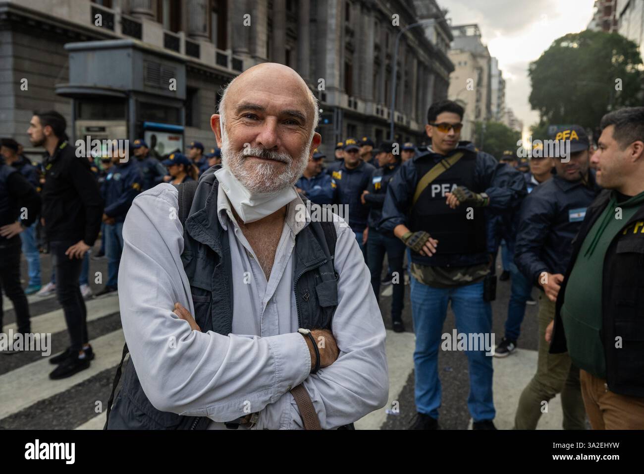 Police officer smiles hi-res stock photography and images - Alamy