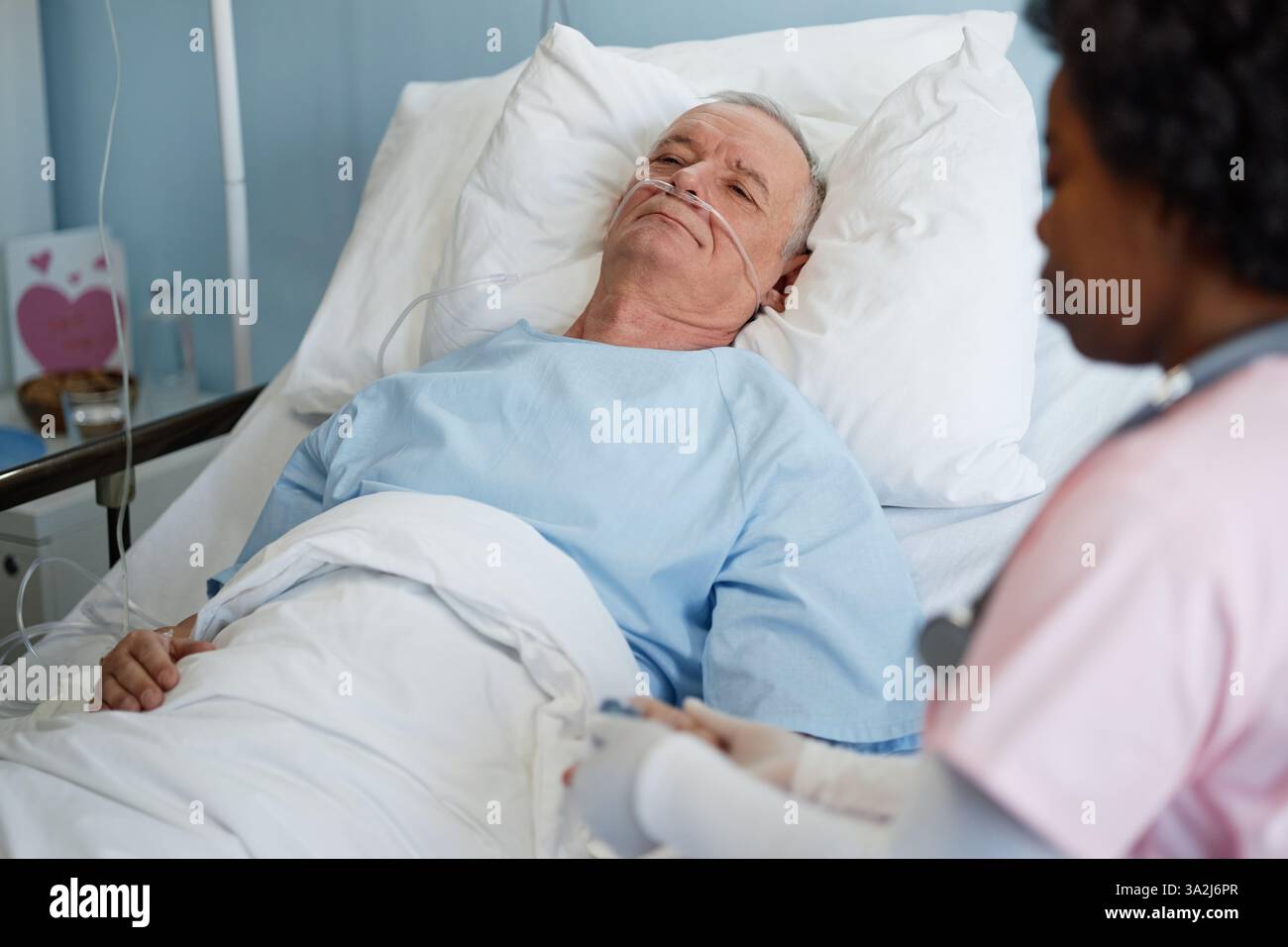 Individual in hospital bed hi-res stock photography and images - Alamy