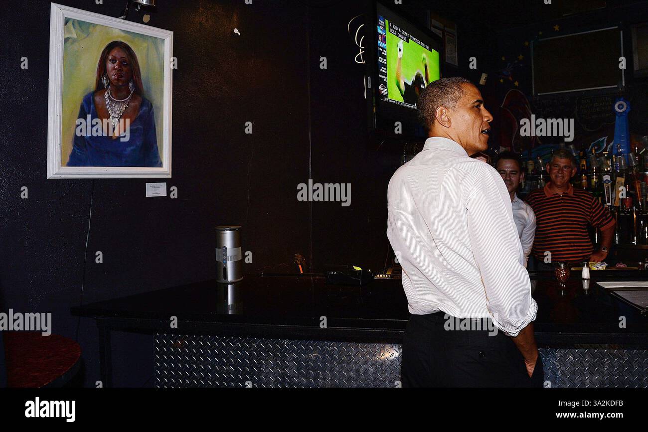 June 10, 2014 - Alexandria, Virginia, U.S - United States President Barack Obama and Secretary of Education Arne Duncan (not pictured) have lunch at FireFlies Restaurant in the Del Ray neighborhood of Alexandria, June 10, 2014 in Virginia. (Credit Image: © Prensa Internacional/ZUMAPRESS.com) Stock Photo