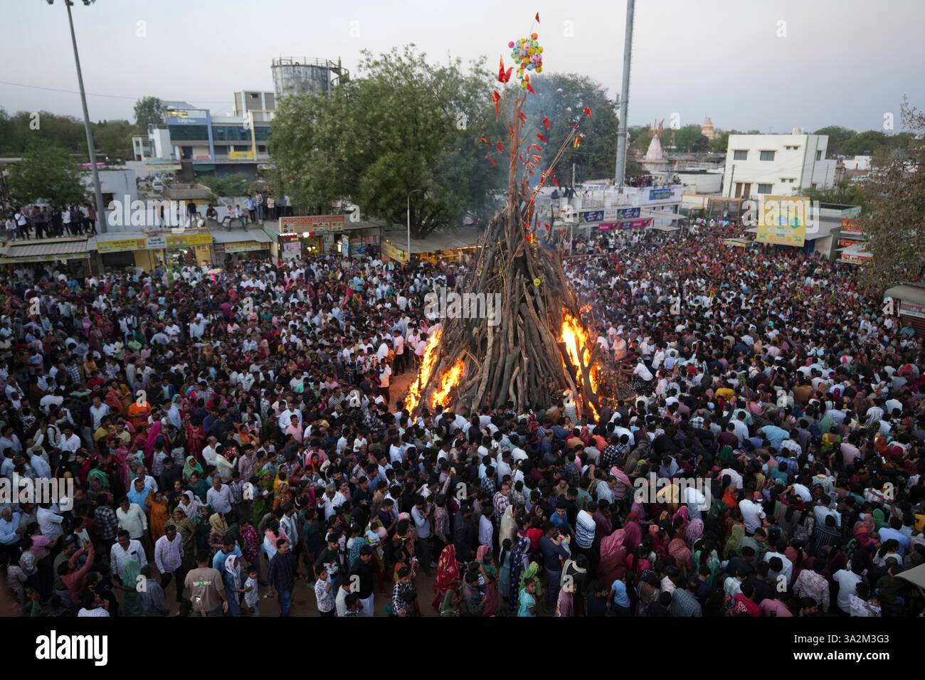 People perform rituals around the bonfire or sacred fire called 'Holi ...